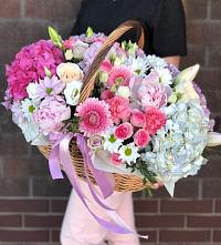 Композиция солнечный день в Гай-Кодзор Цветочная композиция из Розы, Хризантемы, Пионы и Лизиантусы в корзине в Гай-Кодзор