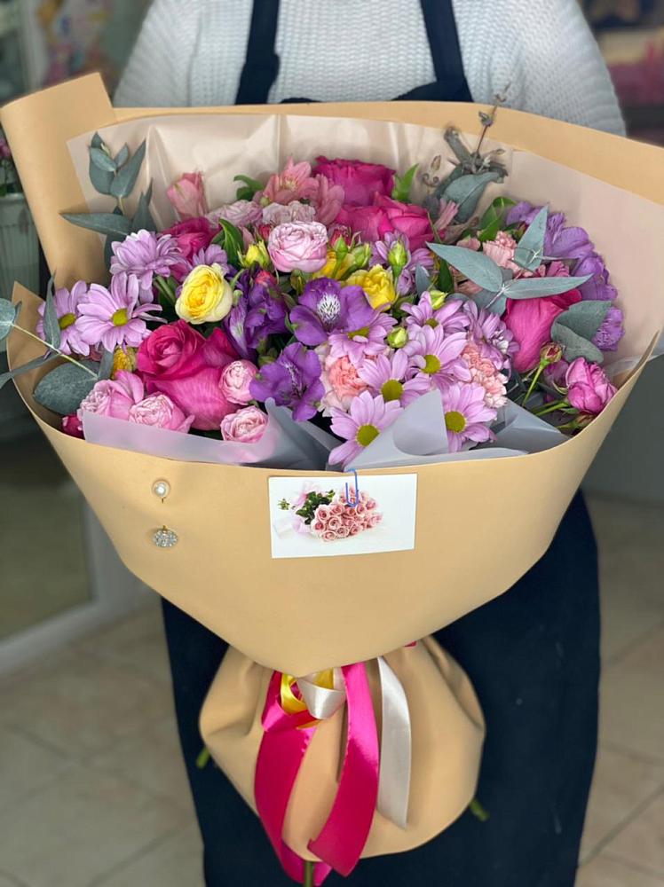 Букет цветов из: Хризантемы, Гвоздики и Альстромерии в Гай-Кодзор