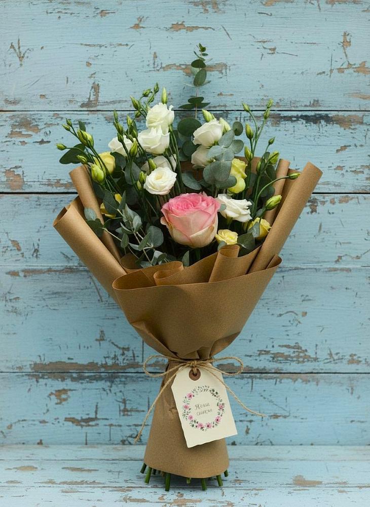 Букет цветов из: Розы и Лизиантусы в Гай-Кодзор