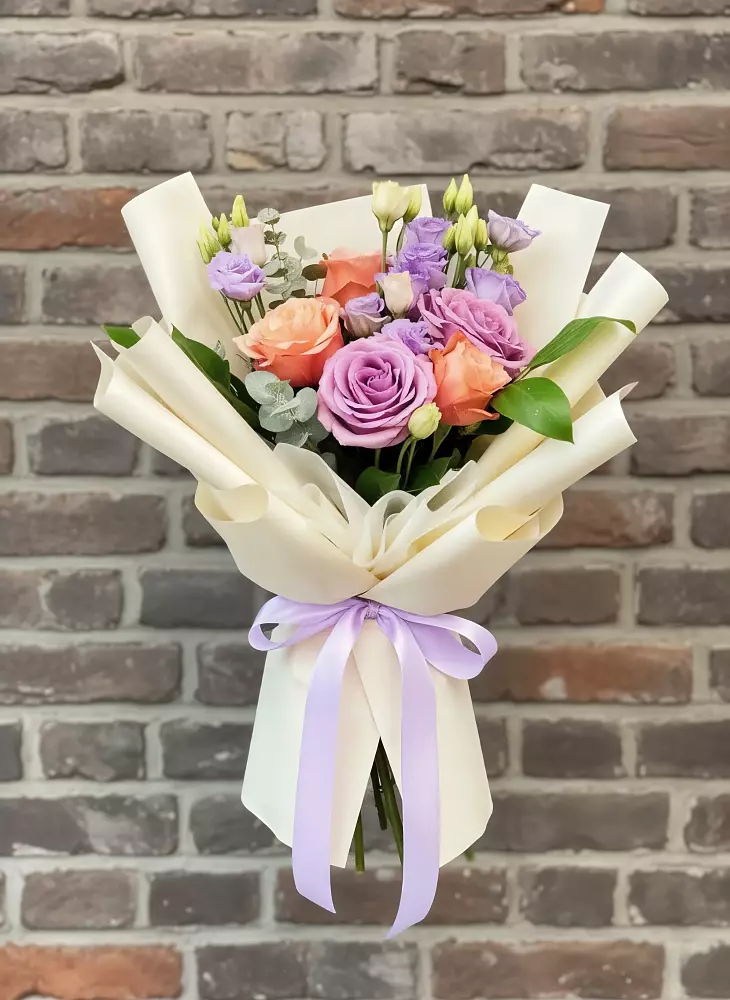 Букет цветов из: Лизиантусы и Розы в Гай-Кодзор