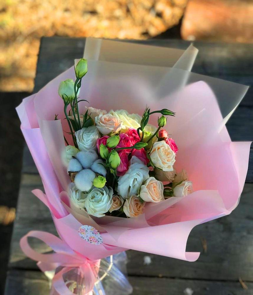 Букет цветов из: Розы и Лизиантусы в Гай-Кодзор