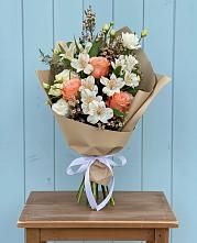 Букет цветов из:  Альстромерии, Лизиантусы, Розы и Хризантемы в Гай-Кодзор