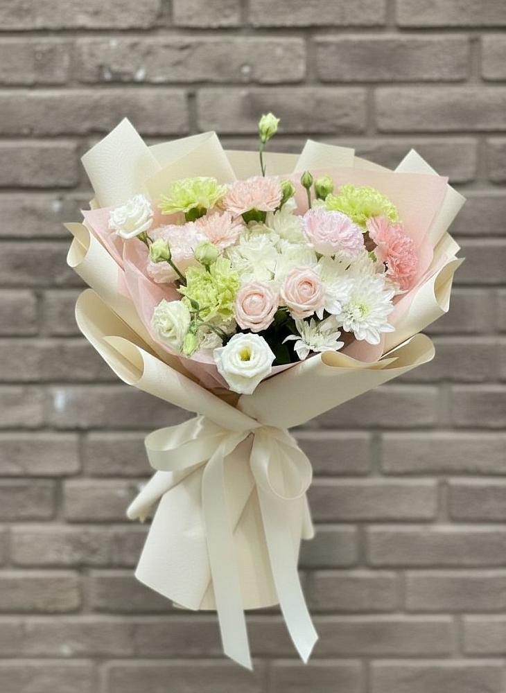 Букет цветов из: Гвоздики, Розы, Лизиантусы и Хризантемы в Гай-Кодзор