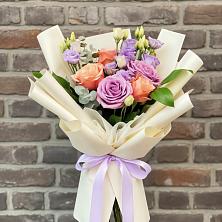 Букет цветов из:  Лизиантусы и Розы в Гай-Кодзор