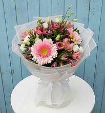 Букет цветов из:  Герберы, Альстромерии и Лизиантусы #REPLACE_PRED# Гай-Кодзор