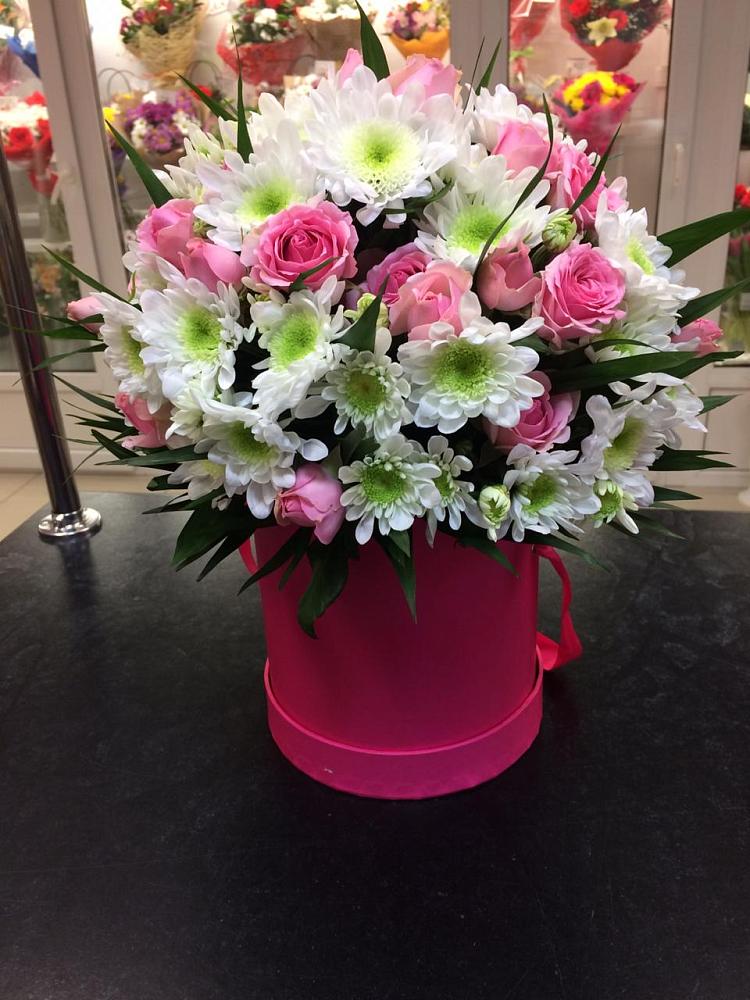 Цветочная композиция из Розы и Хризантемы в шляпной коробке в Гай-Кодзор