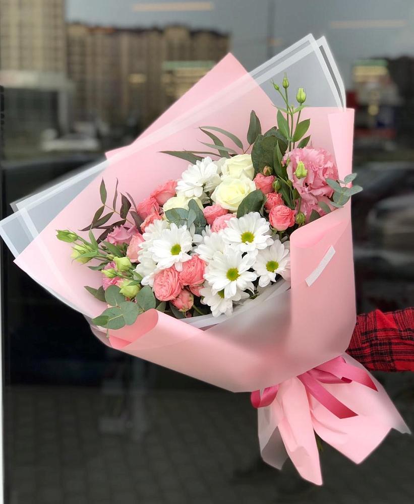 Букет нежный в Гай-Кодзор Букет цветов из: Розы, Лизиантусы и Хризантемы в Гай-Кодзор